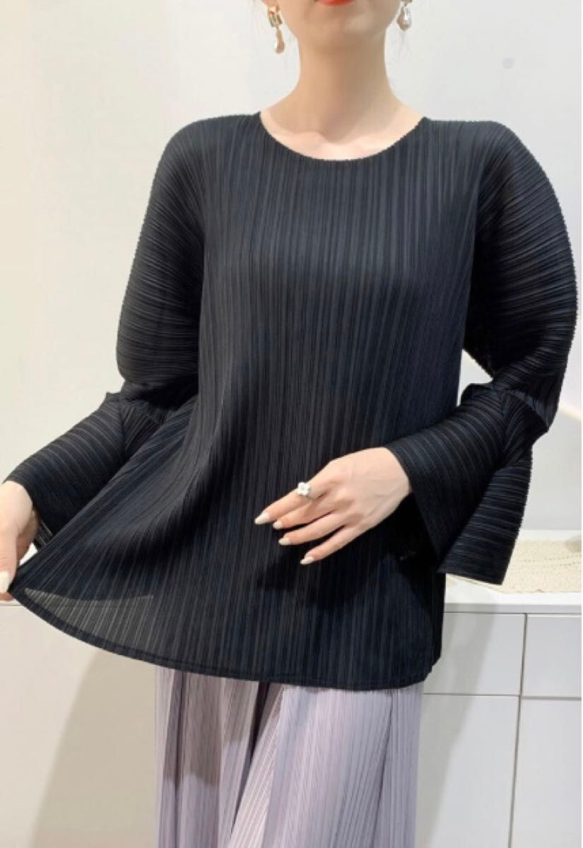新品 プリーツトップス カットソーブラウスISSEY 黒 イッセイミヤケ