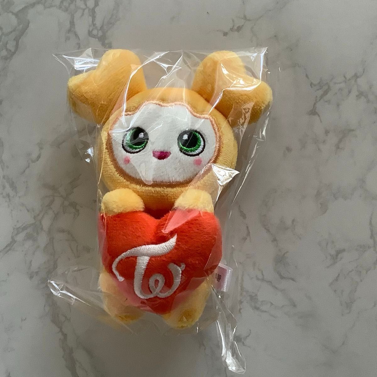 TWICE BABY LOVELYS ひっかけチャーム BABY TZUVELY 商品詳細ページ