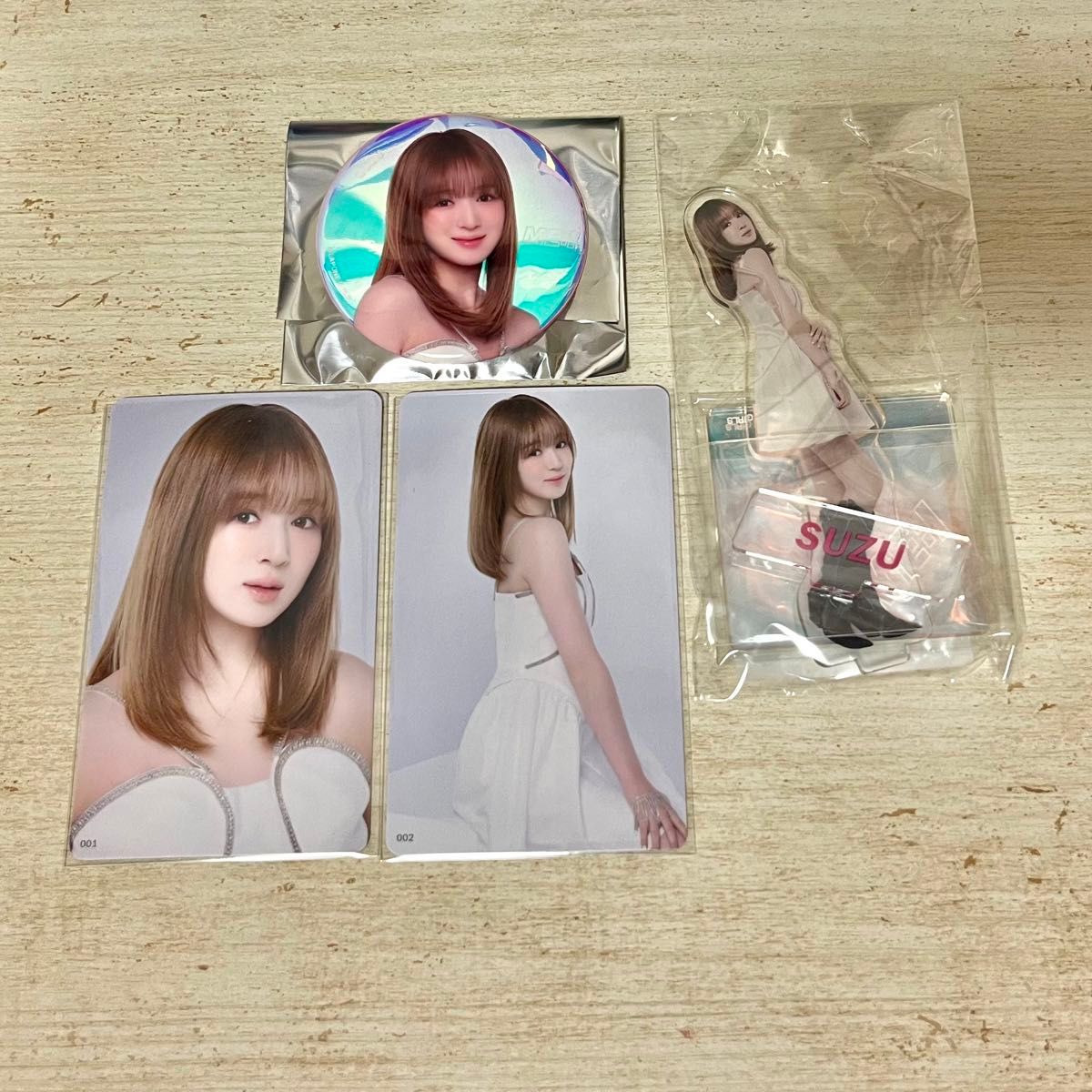 山本すず】ME I CONIC ミーアイ コニック グッズ アクスタ 001 002