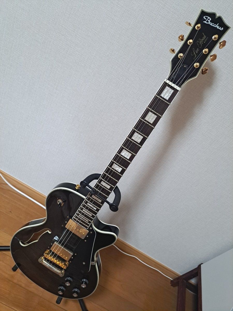 Bacchus Live Road モデル セミアコ ギターケース付き 黒 青 金