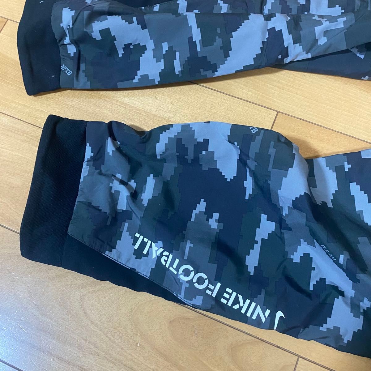 NIKENFTB カモフラ厚手ピステセットアップ上下セット