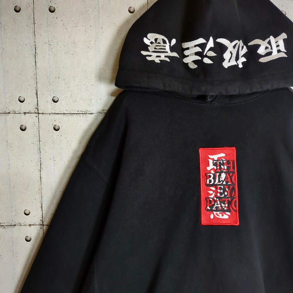 ブラックアイパッチ 刺繍ロゴ 取扱注意 パーカー プルオーバー｜Yahoo