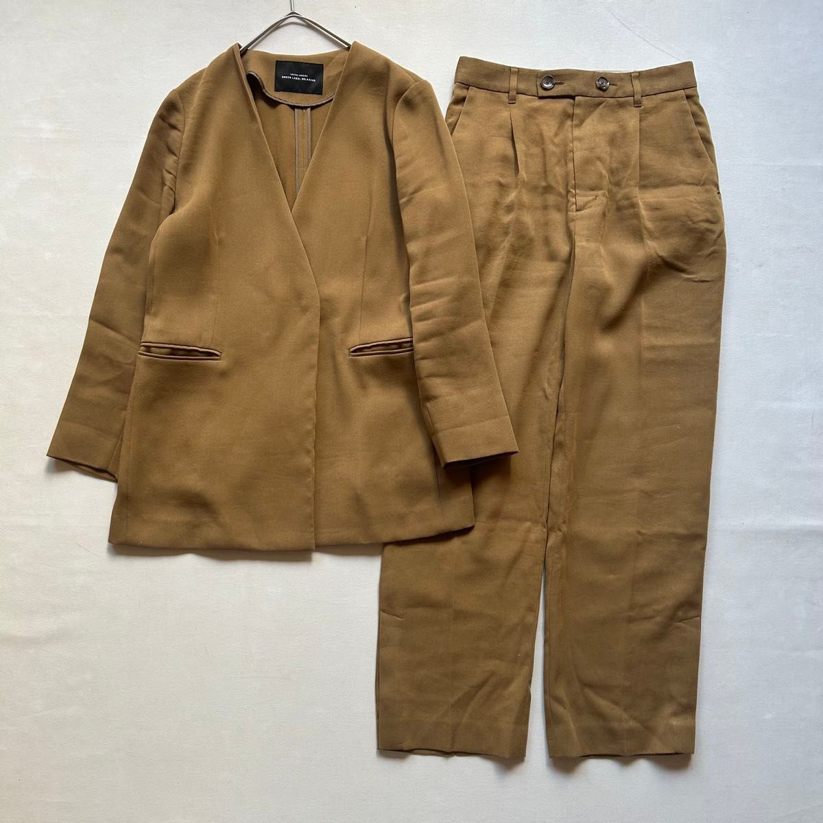 030グリーンレーベルリラクシングとろみノーカラージャケットパンツ