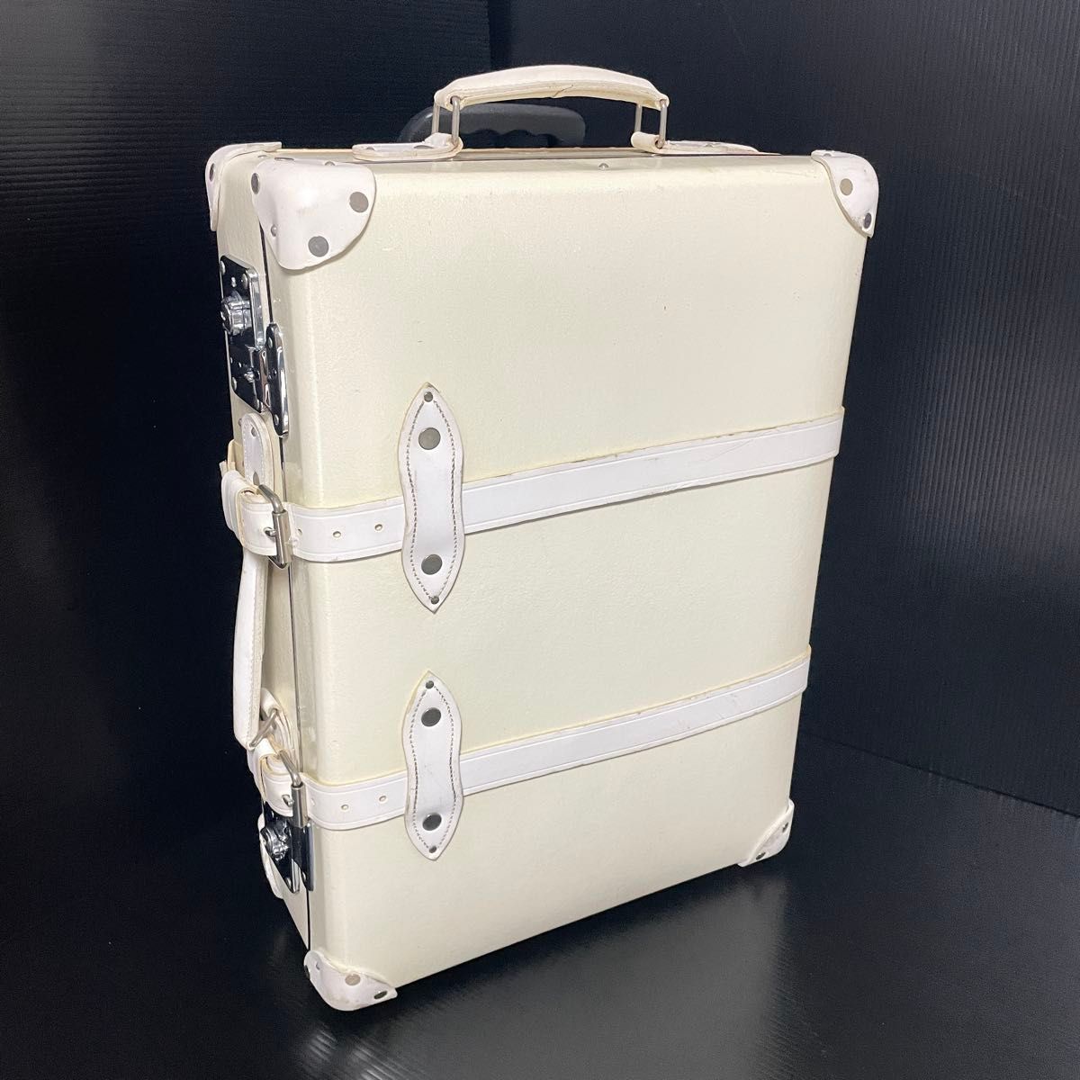 激レア GLOBE-TROTTER グローブトロッター ホワイトスター 冬限定 2輪