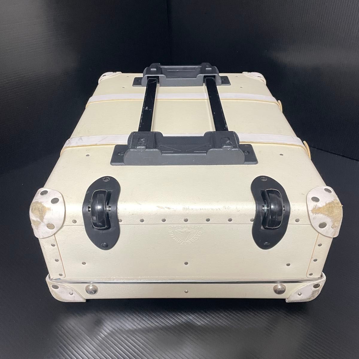 激レア GLOBE-TROTTER グローブトロッター ホワイトスター 冬限定 2輪