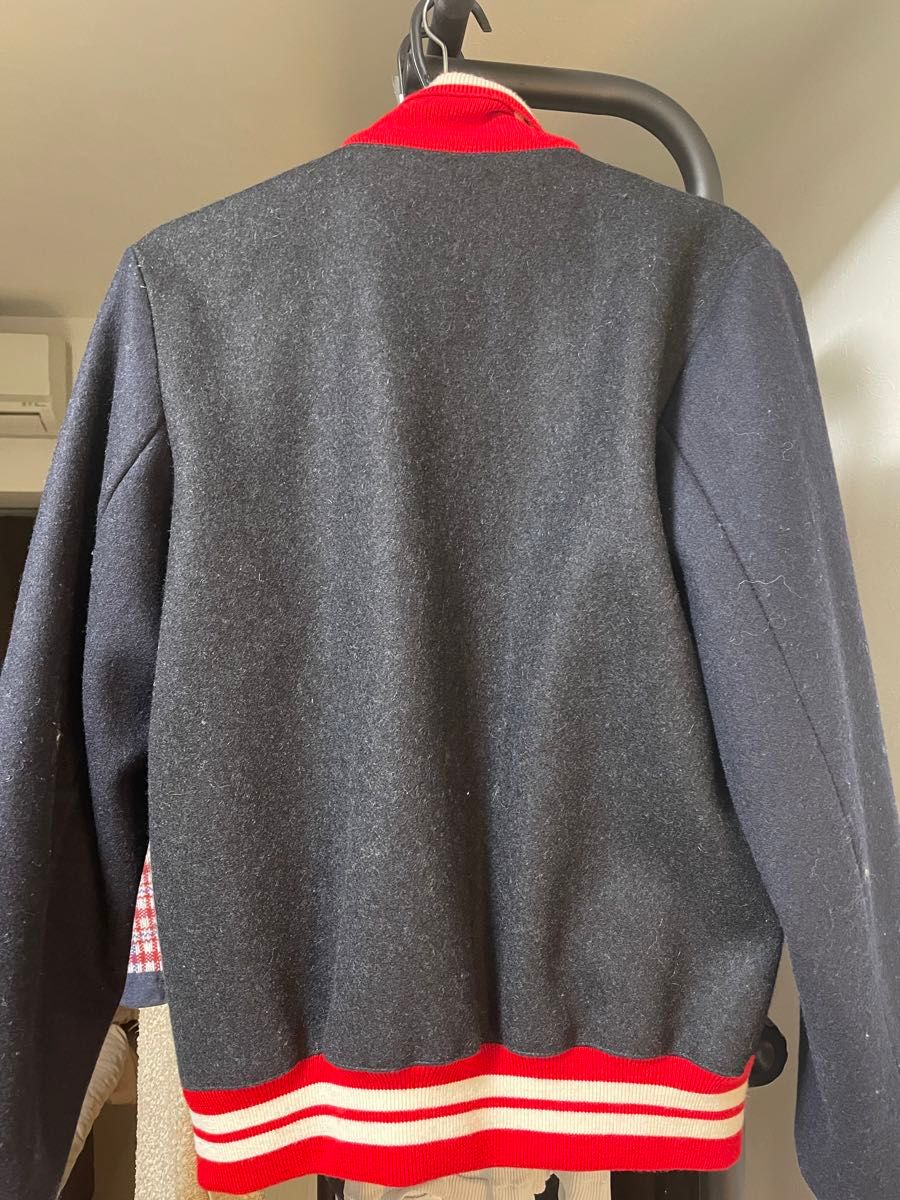 Maison Kitsune ウール ワッペンスタジャン ネイビー×レッド｜Yahoo