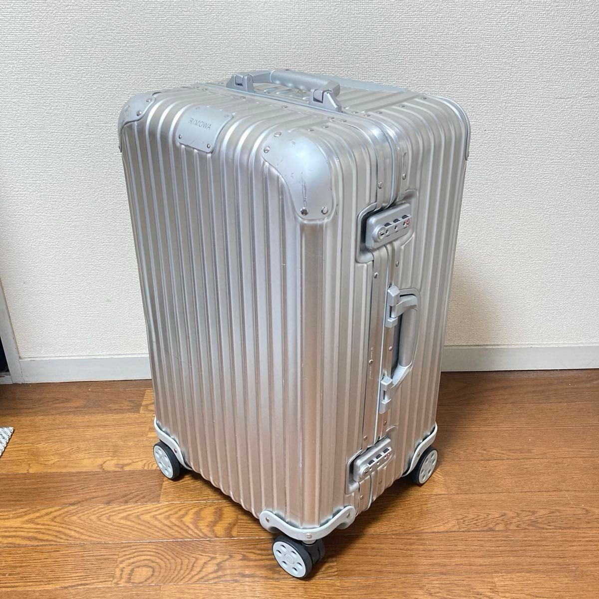 ホイール新品 リモワ オリジナル トランクs 66L シルバー｜Yahoo