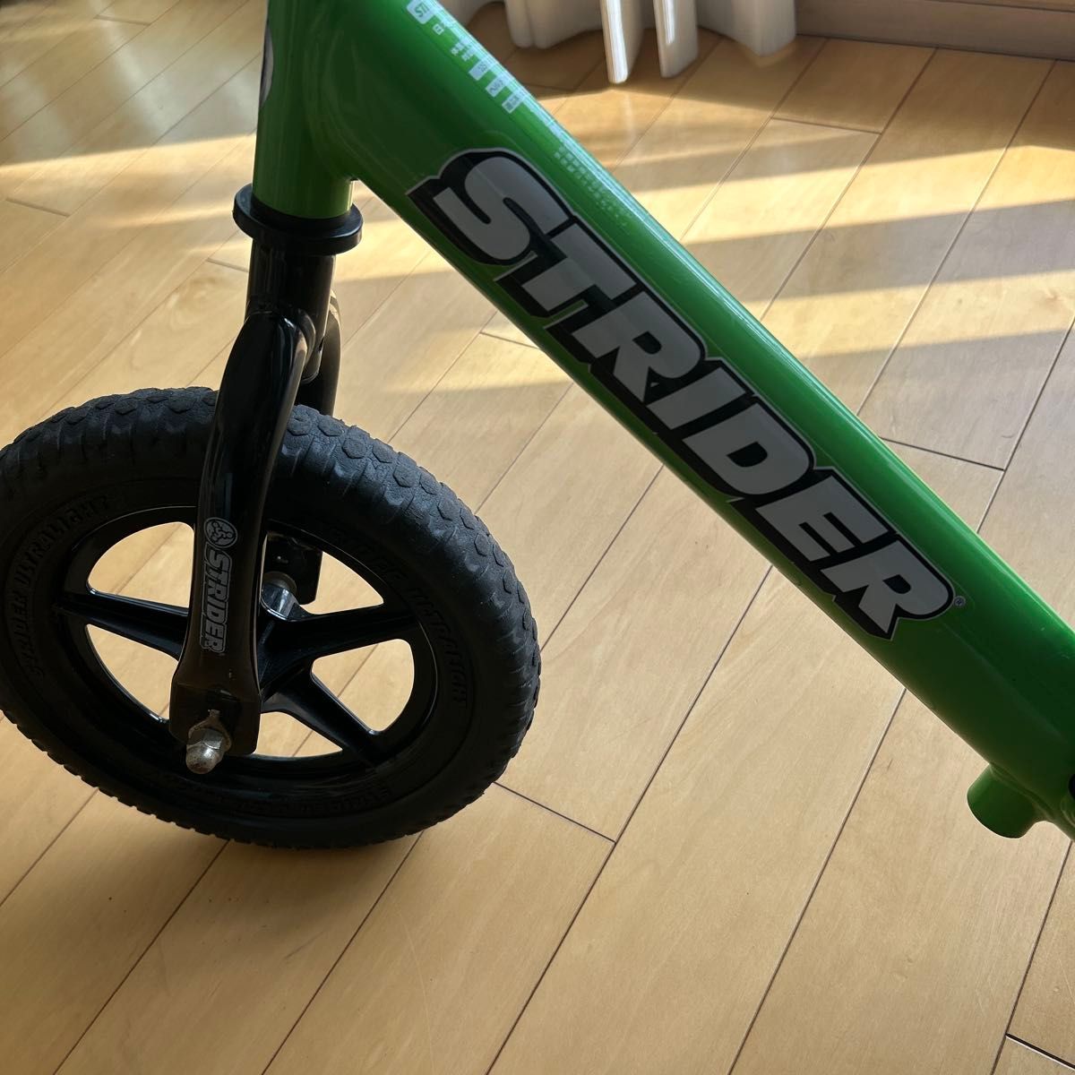 ストライダー スポーツモデル グリーン 12インチ ペダルなし自転車