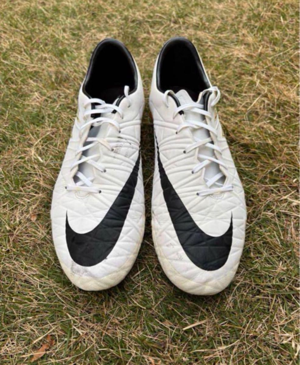 NIKE サッカースパイク 白黒｜Yahoo!フリマ（旧PayPayフリマ）