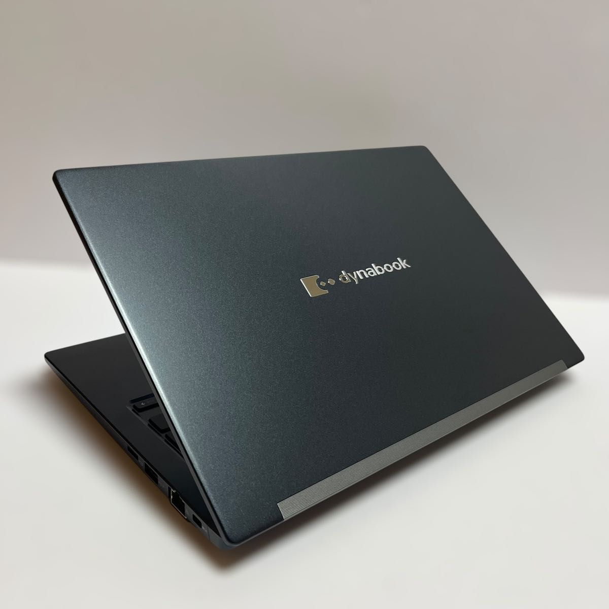 超美品 dynabook G83/KV 2023年製 12世代 メモリ16GB NVMe256GB