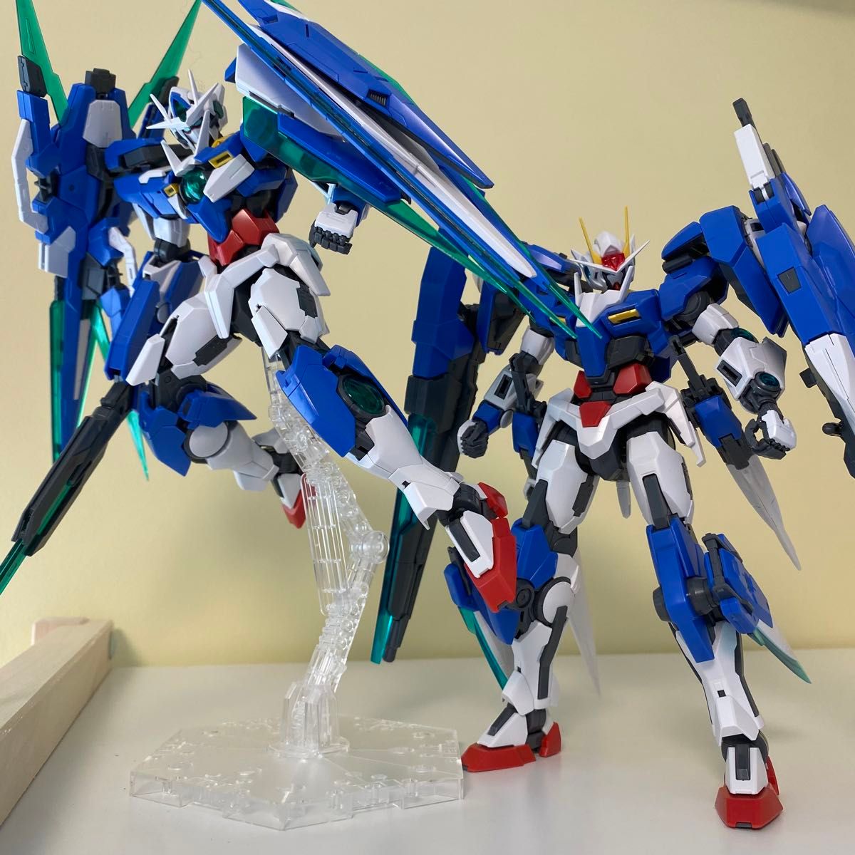 MG 1/100 ダブルオークアンタフルセイバー MG 1/100 ダブルオー