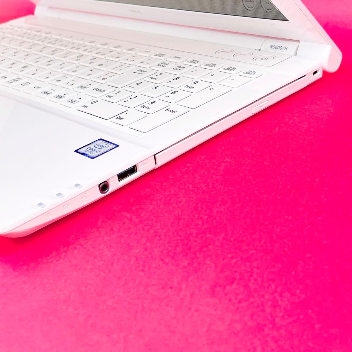 美品 高性能Corei7 メモリ16GB 薄型ノートパソコン おしゃれ白