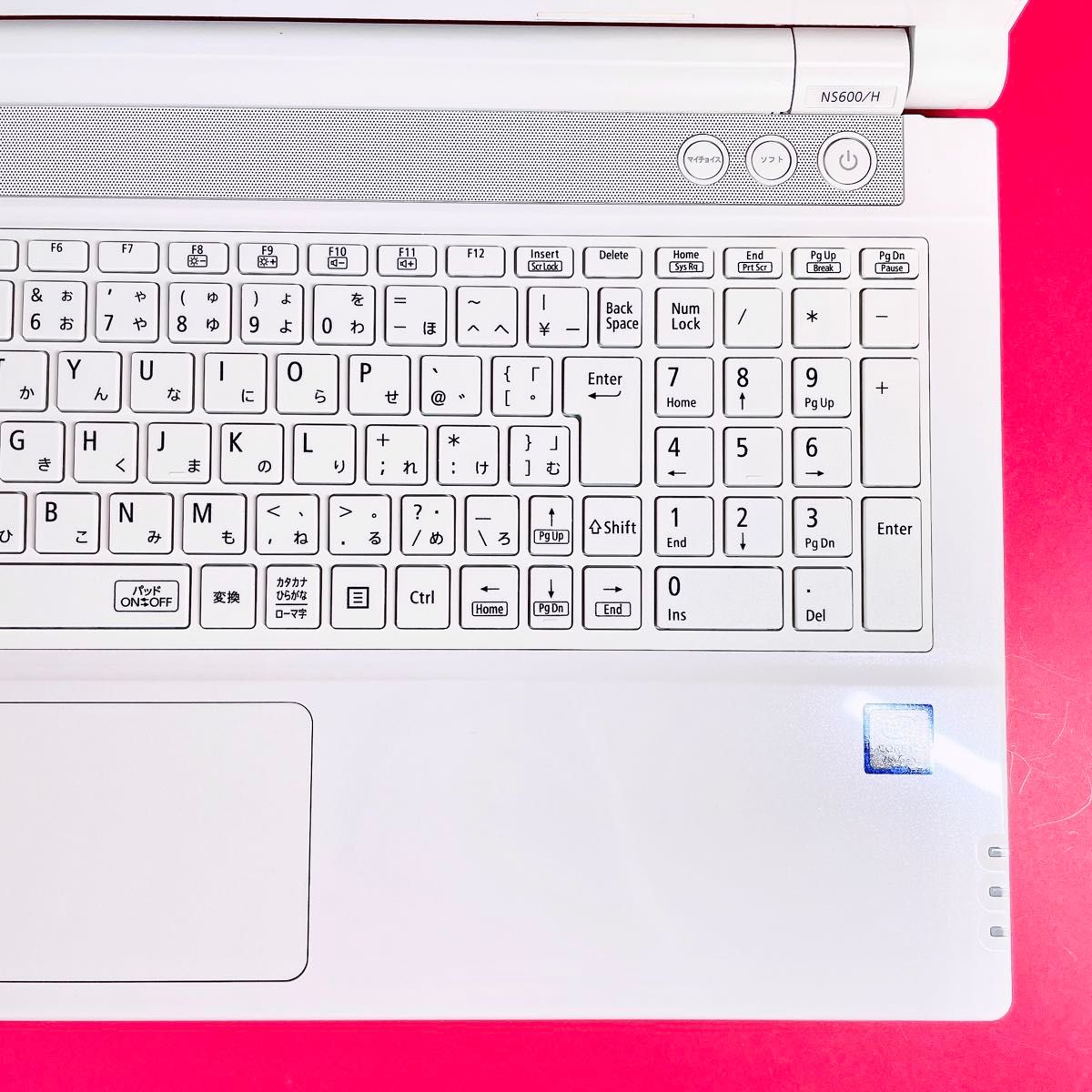 美品 高性能Corei7 メモリ16GB 薄型ノートパソコン おしゃれ白