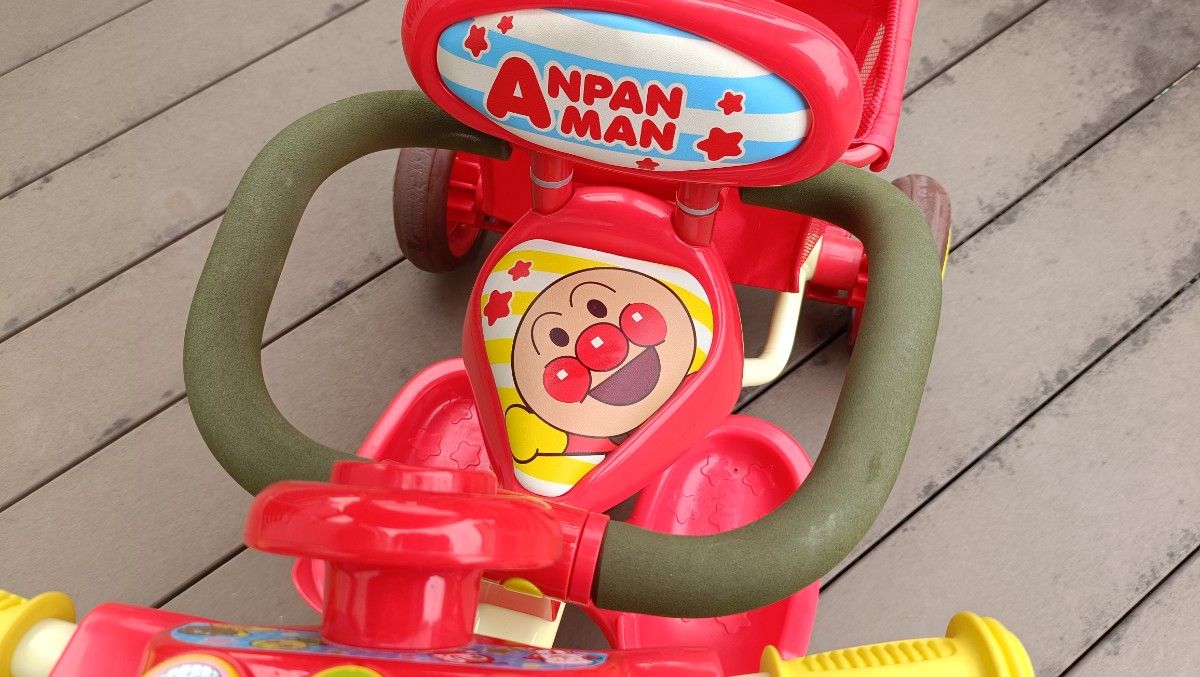 それいけ アンパンマンデラックスII レッド ジョイパレット 三輪車