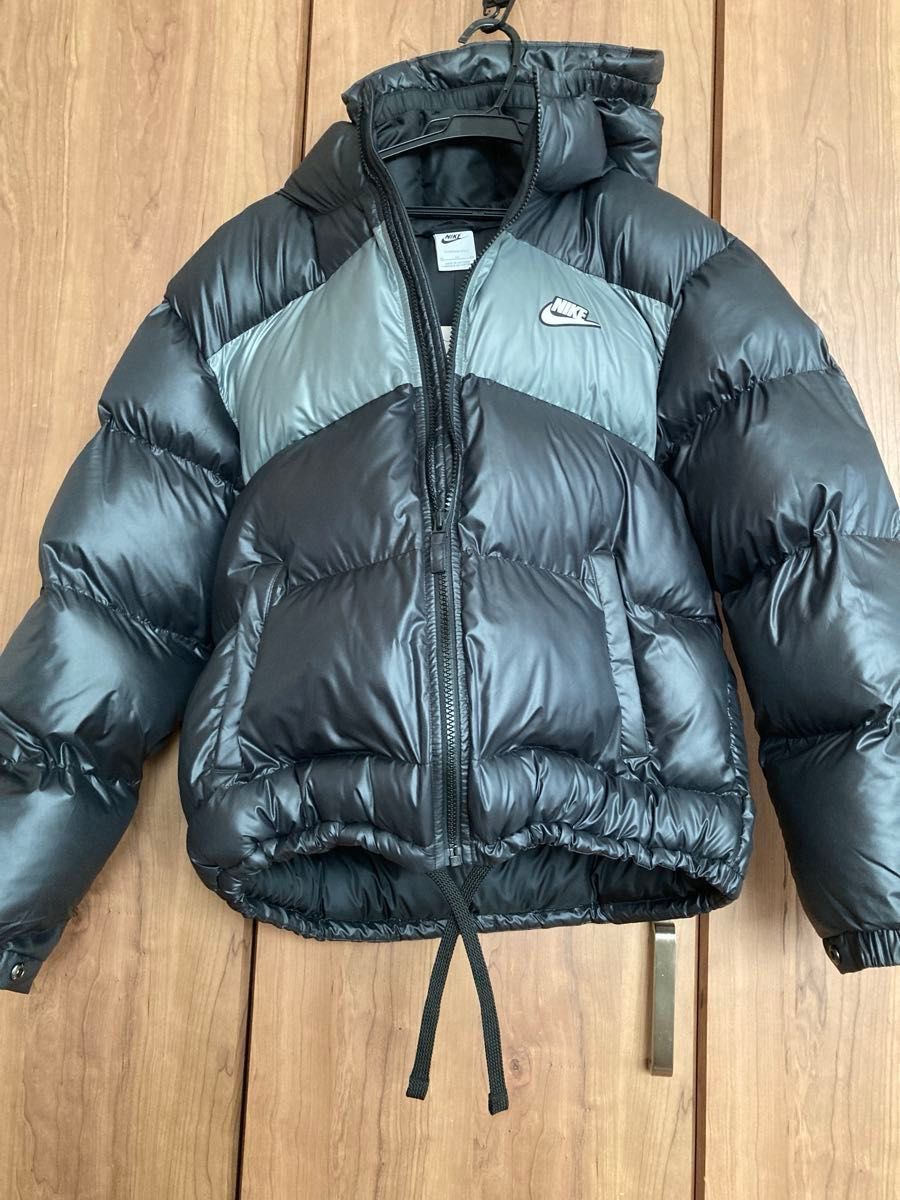 新品 NIKE ナイキ ダウンジャケット フード付き ブラック グレー 160