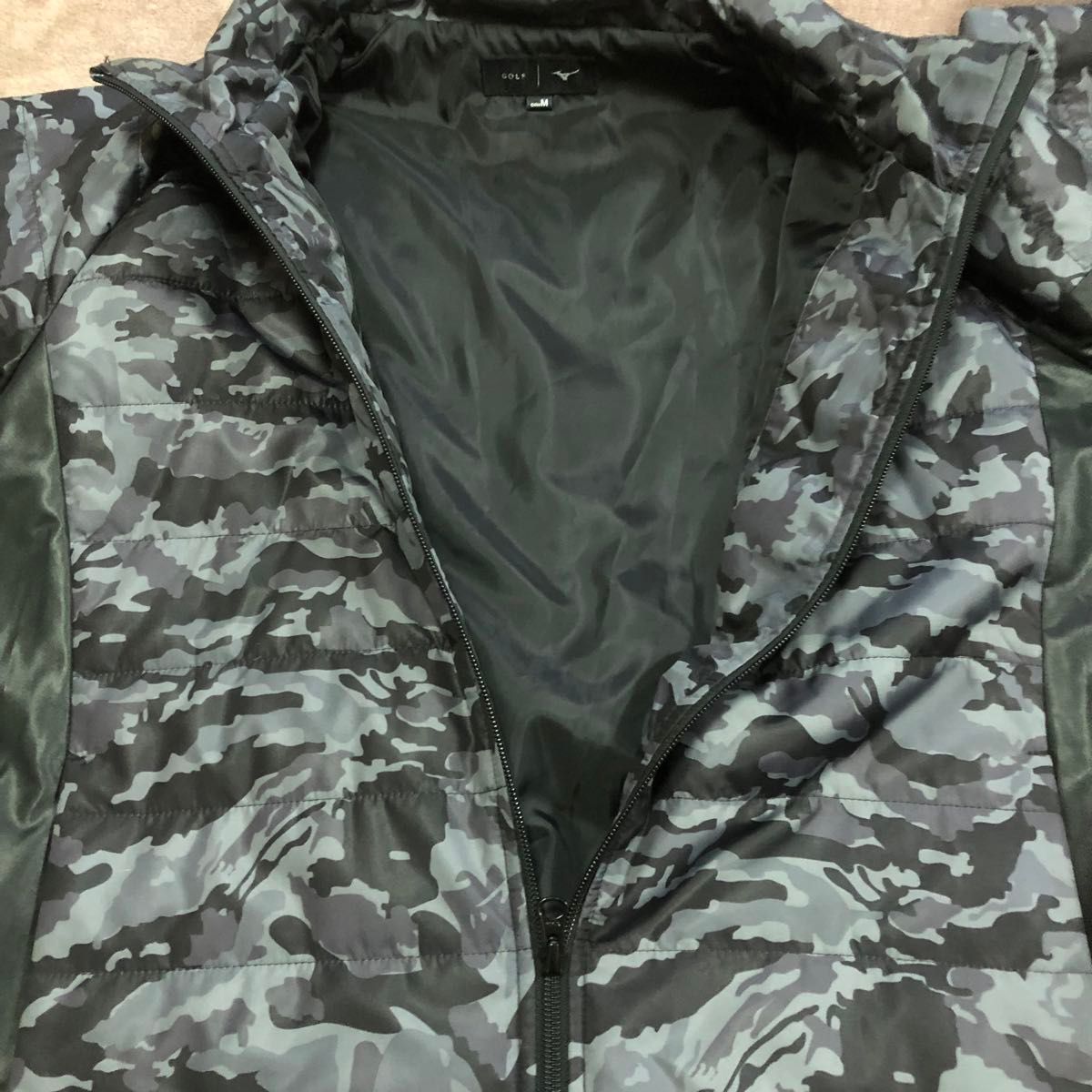 美品 ミズノ 中綿ジャケット ゴルフウェア メンズM 迷彩柄 ブレス