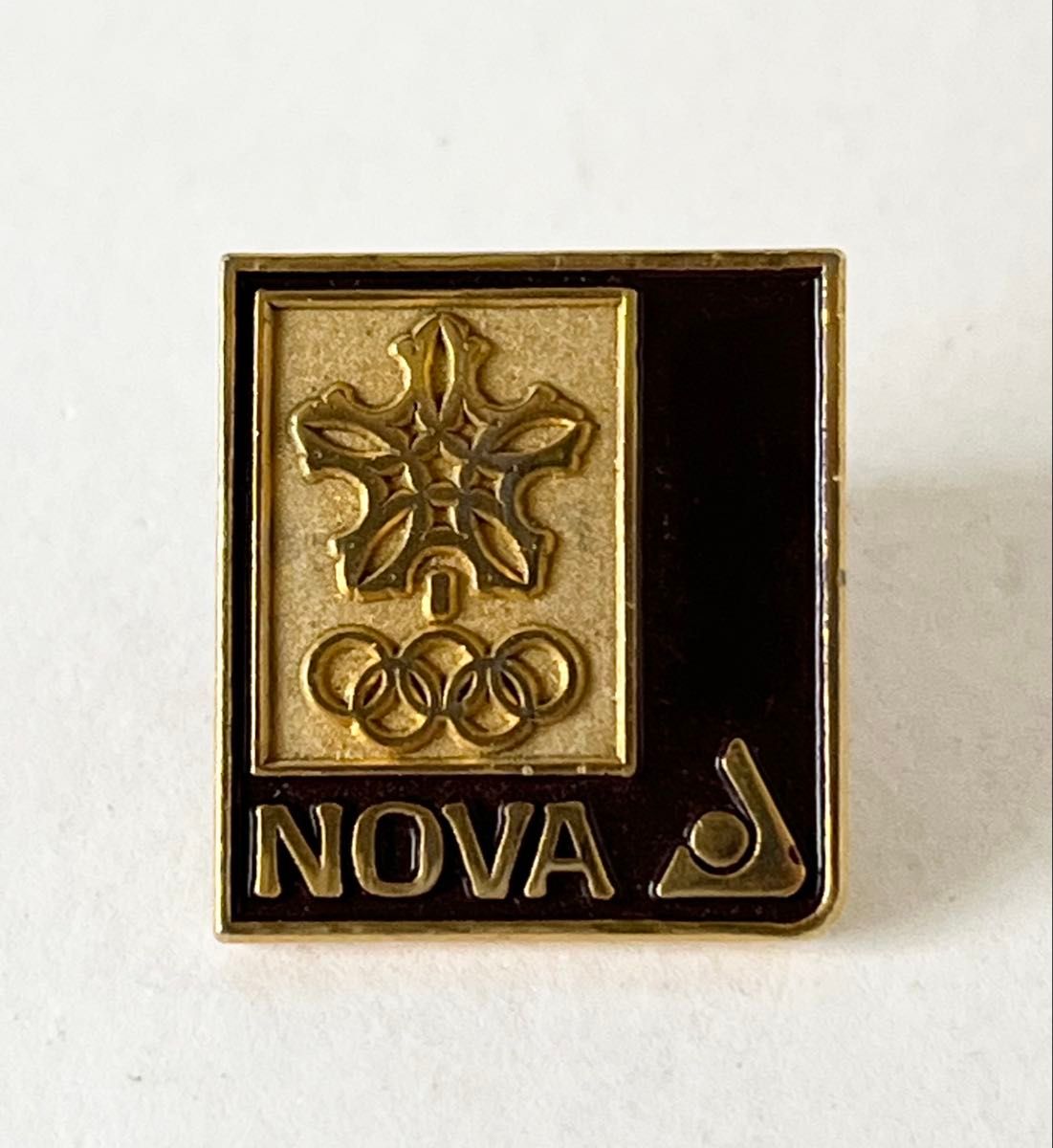 1979 ビンテージ オリンピック ピンバッジ NOVA 企業物 ピンズ 当時物