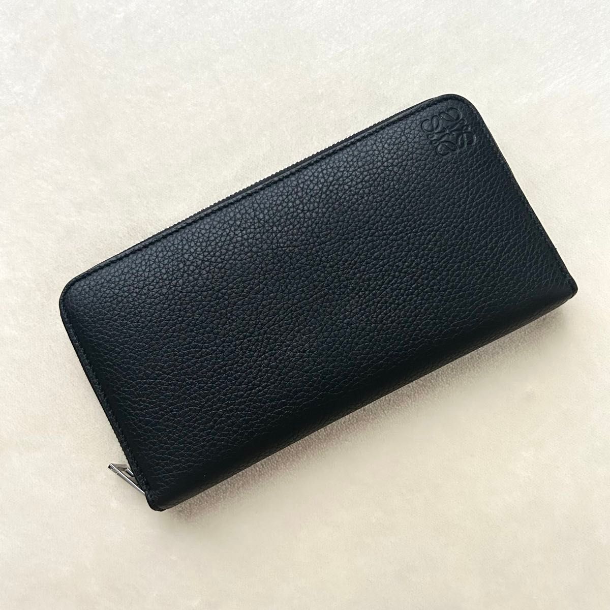 極美品 LOEWE ロエベ 長財布 ラウンドファスナー アナグラム レザー 黒