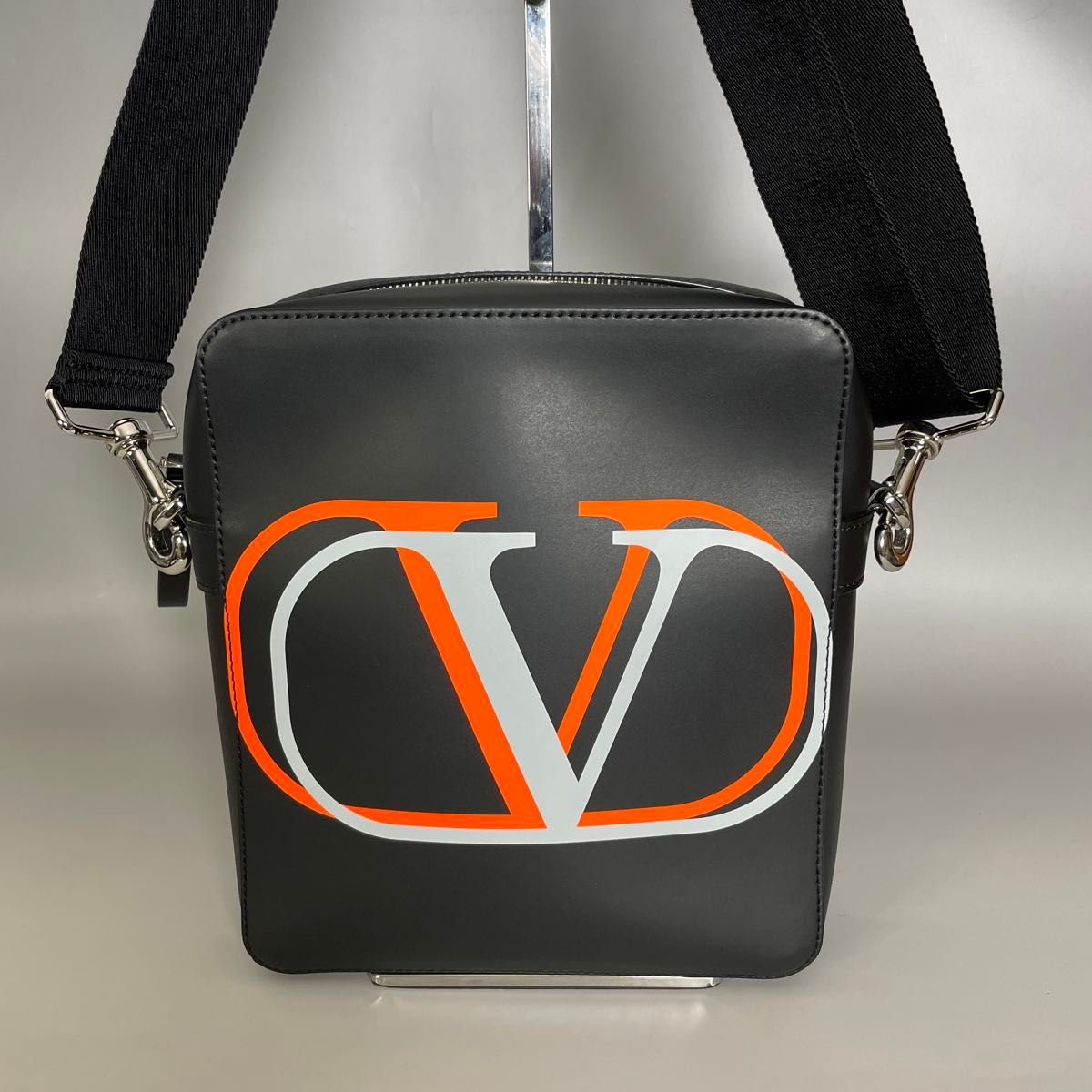 VALENTINO 極美品 黒 Vロゴ ショルダーバッグ ヴァレンティノ ブラック
