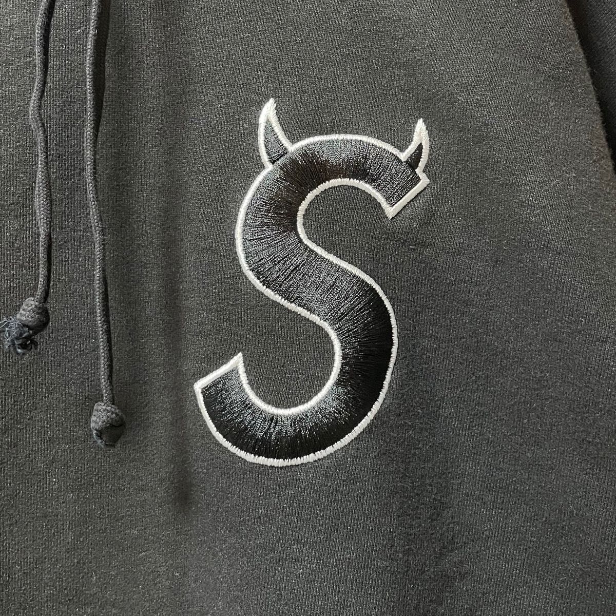 美品】Supreme Sロゴ ブラック パーカー Sツノ シュプリーム L｜Yahoo