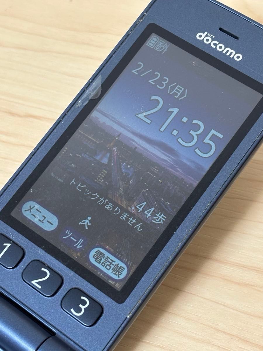 中古美品 docomo ドコモ らくらくホン F-01M ネイビー｜Yahoo!フリマ