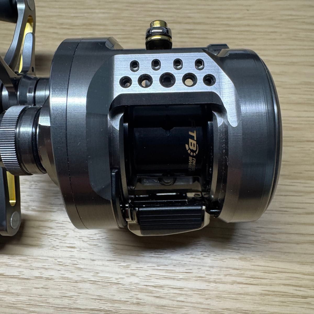 未使用品】シマノ 17カルカッタコンクエストBFS HG LEFT SHIMANO 左