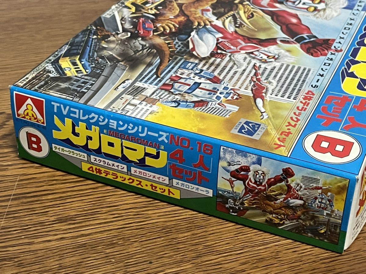 Yahoo!オークション - アオシマ 未組立 当時物 メガロマン 4人セットB