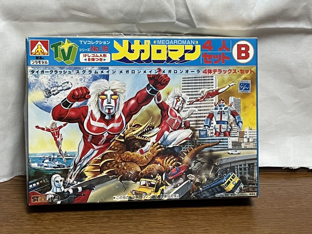 Yahoo!オークション - アオシマ 未組立 当時物 メガロマン 4人セットB