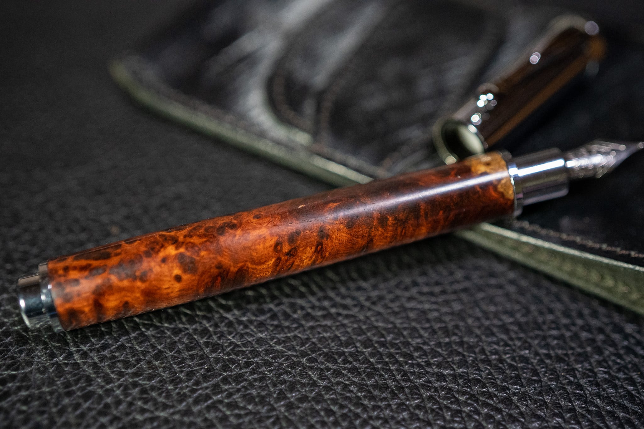 朱色の銘木】 本花梨瘤杢 本花梨紅白 極上 受注生産品 | 木軸ペン工房