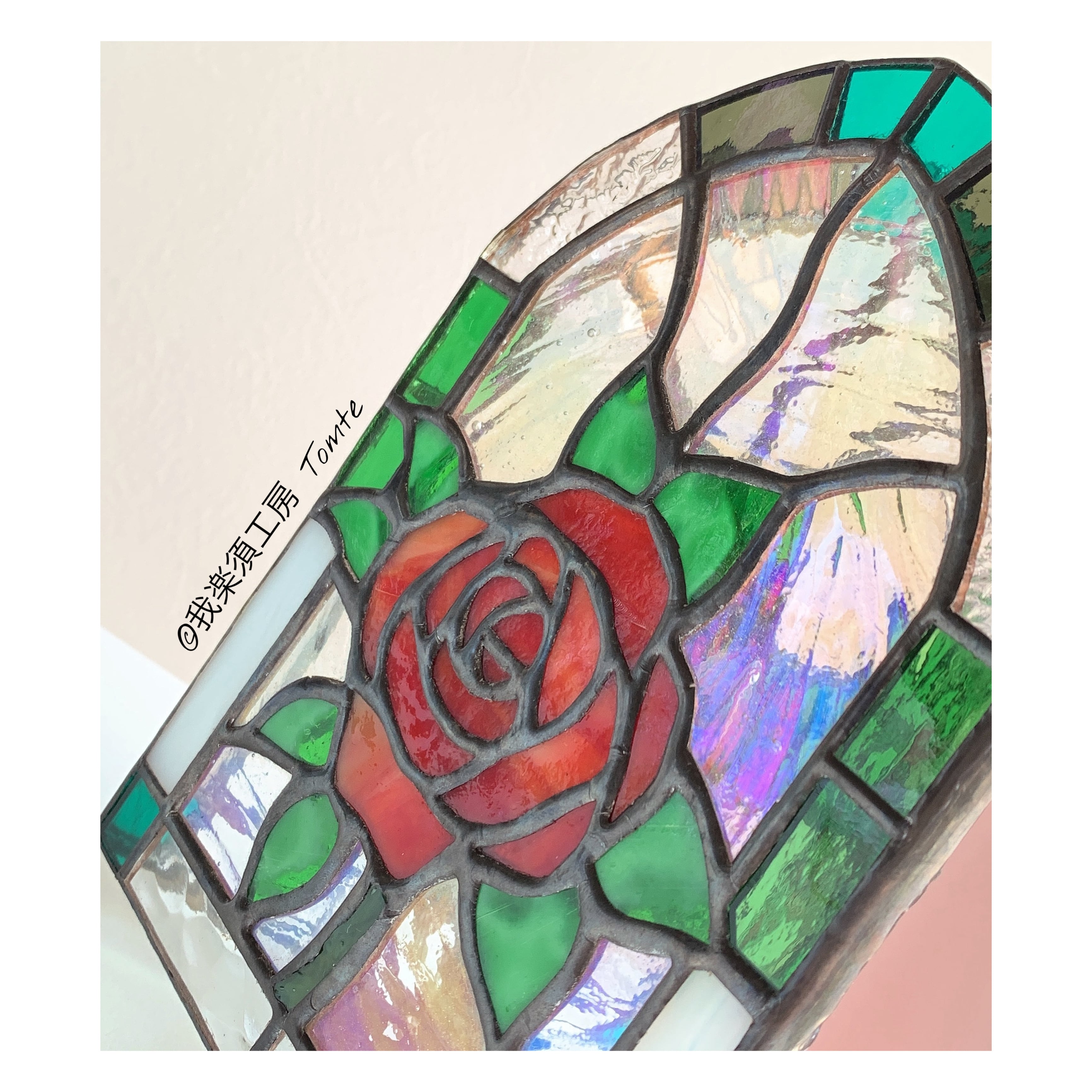 薔薇ステンドグラスランプ ポインテッドアーチ3面 | 我楽須工房Tomte