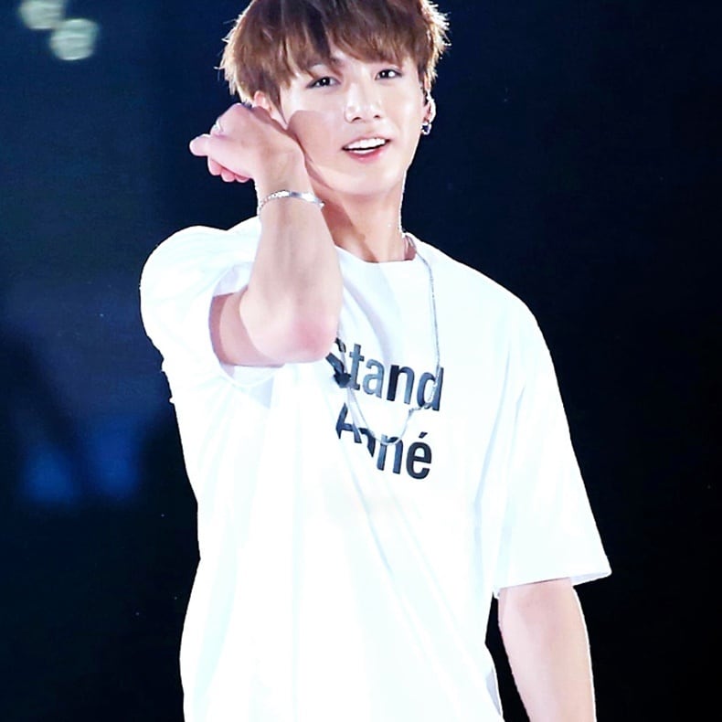 Stand Alone ホワイトTシャツ BTS ジョングク 着用モデル | 日本未入荷