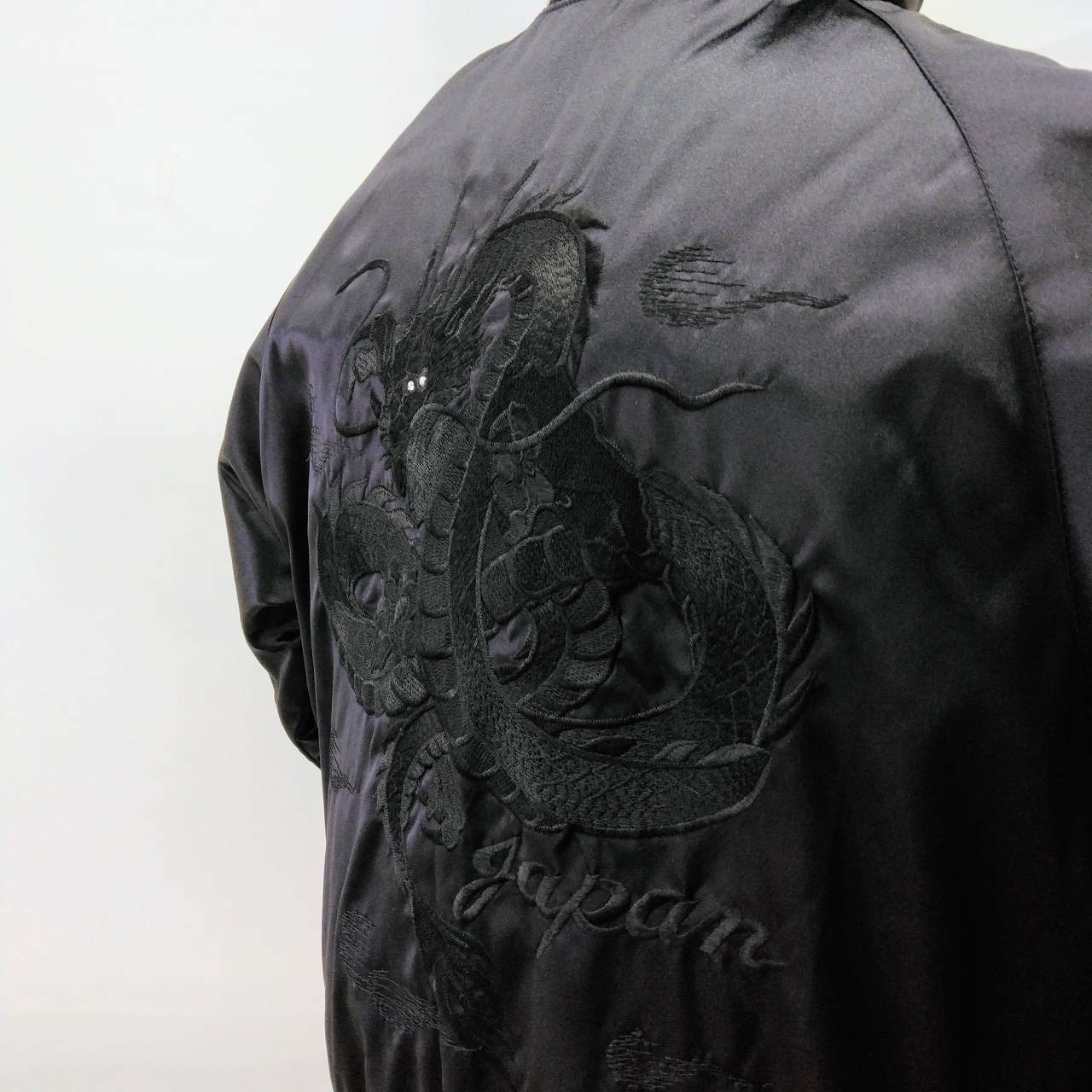 サテン 黒龍刺繍 スカジャン 黒×黒 L LL Embroidered jumper (SUKAJYAN