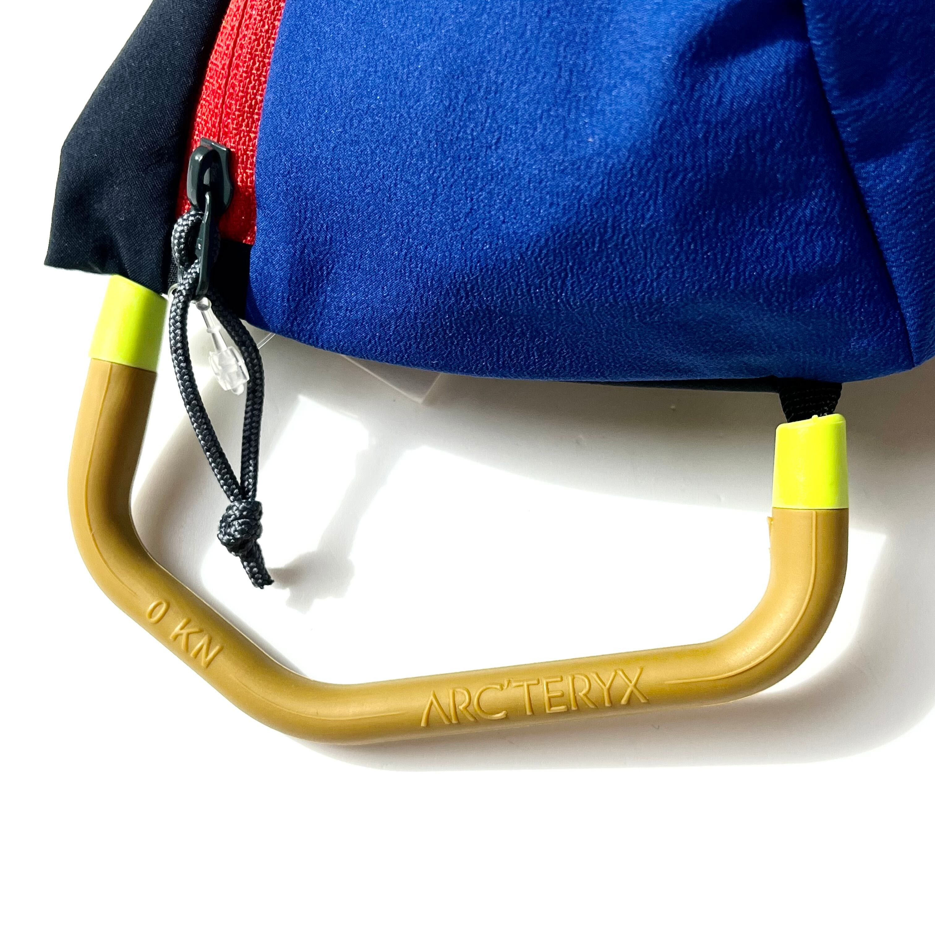 日本未発売 【ARC'TERYX】 Foley Pouch 限定（MADE IN CANADA