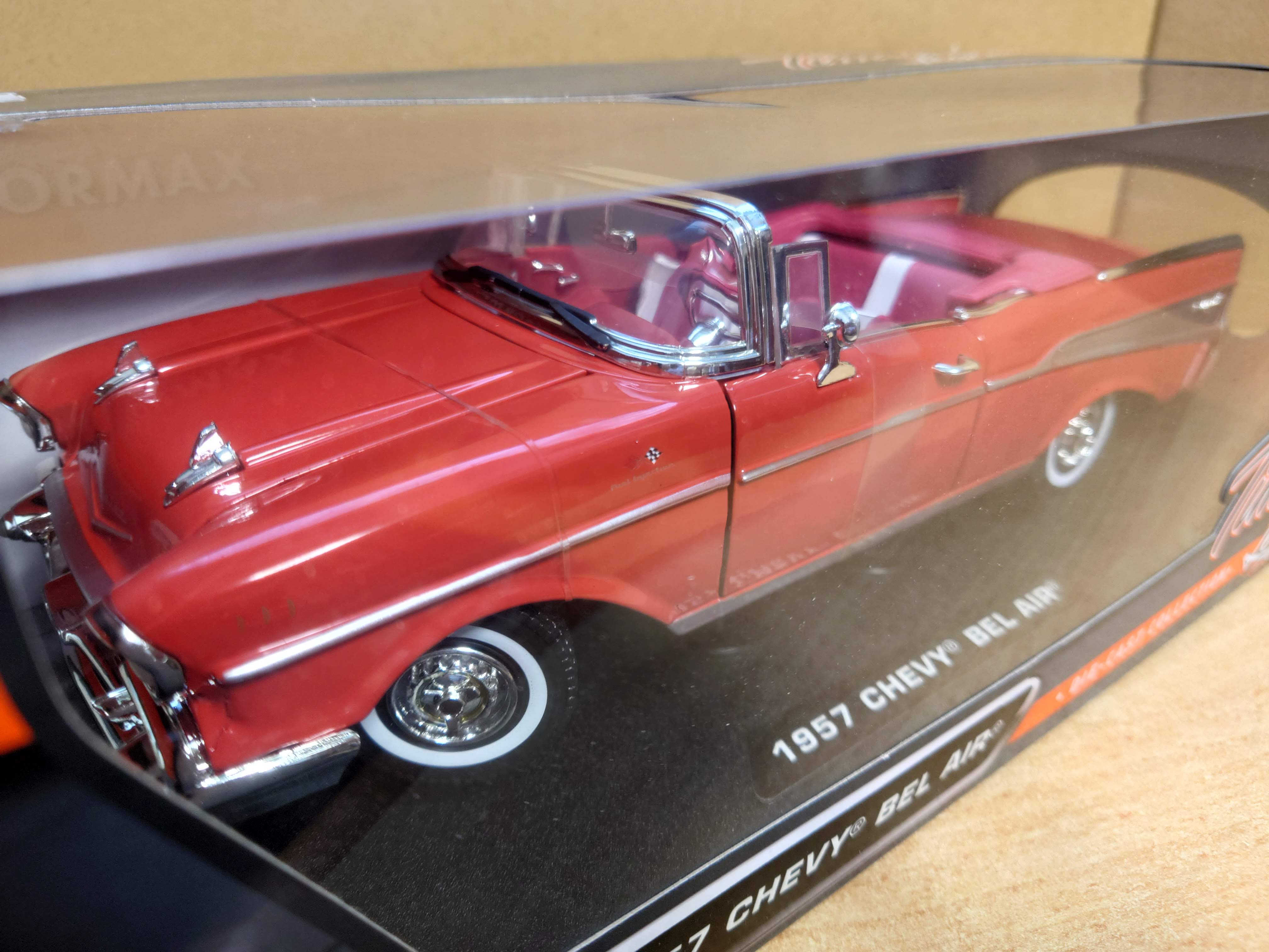1/18 シボレーベルエアコンバーチブル 1957 Chevy Bel Air Convertible