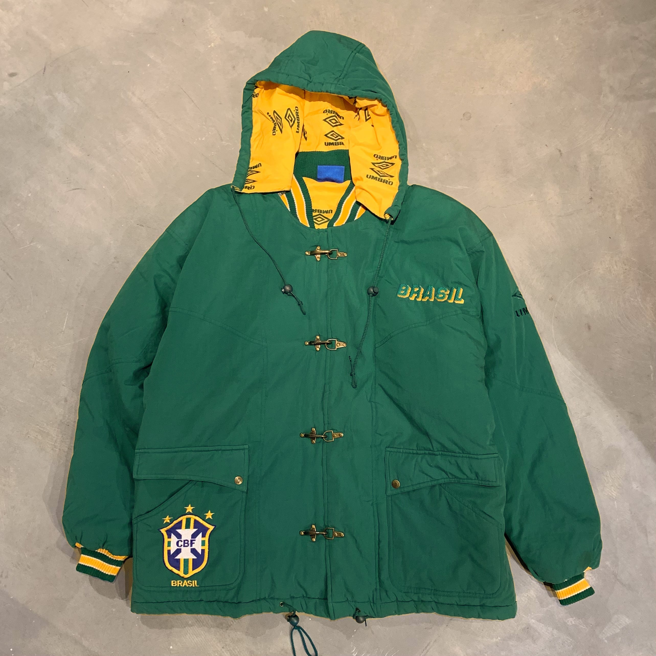 UMBRO BRASIL CBF Insulation Bench Coat / アンブロ ブラジル代表