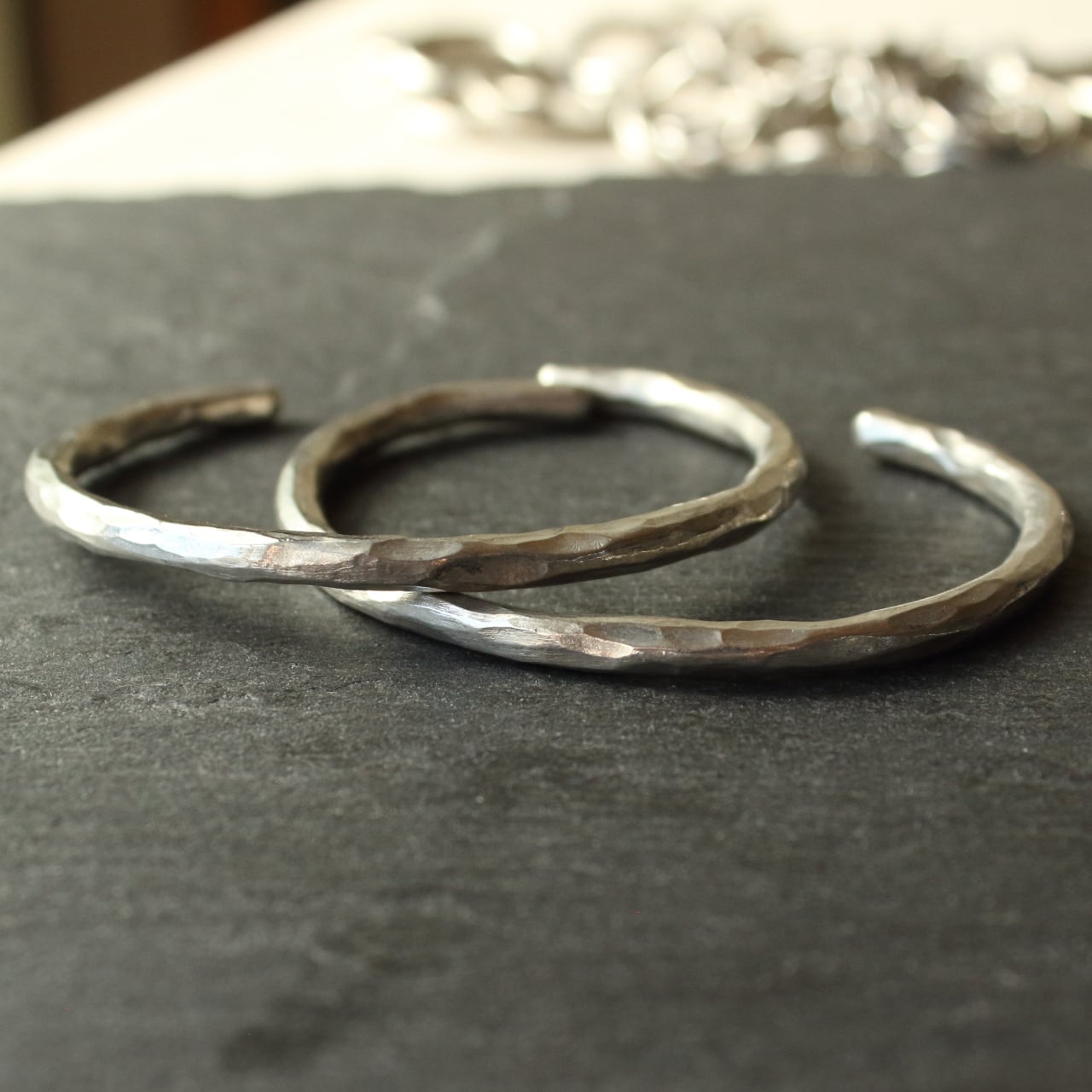Hammered Tin Bangle 】 | UNDERGROUND METAL FACTORY