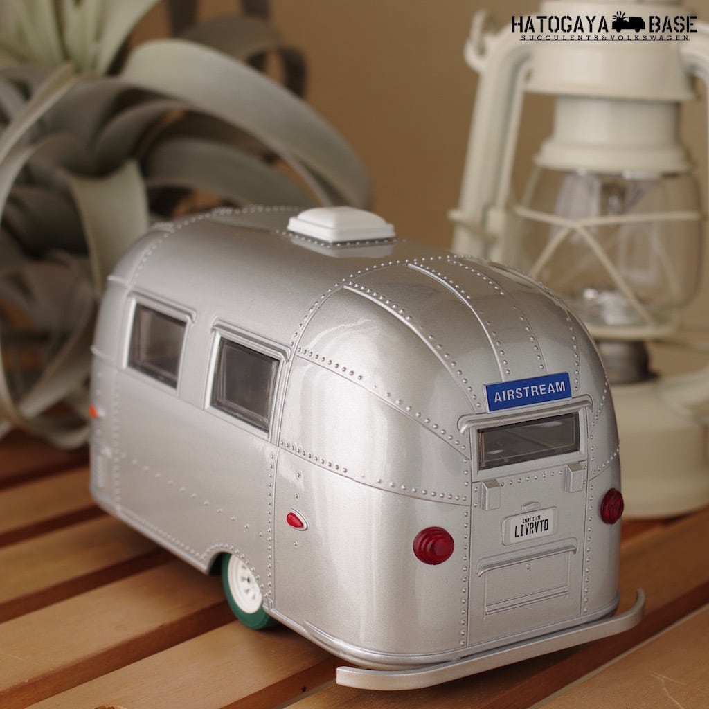 キャンピングトレーラーミニカー AIRSTREAM 16' BAMBI 1/24 [GLASBX01