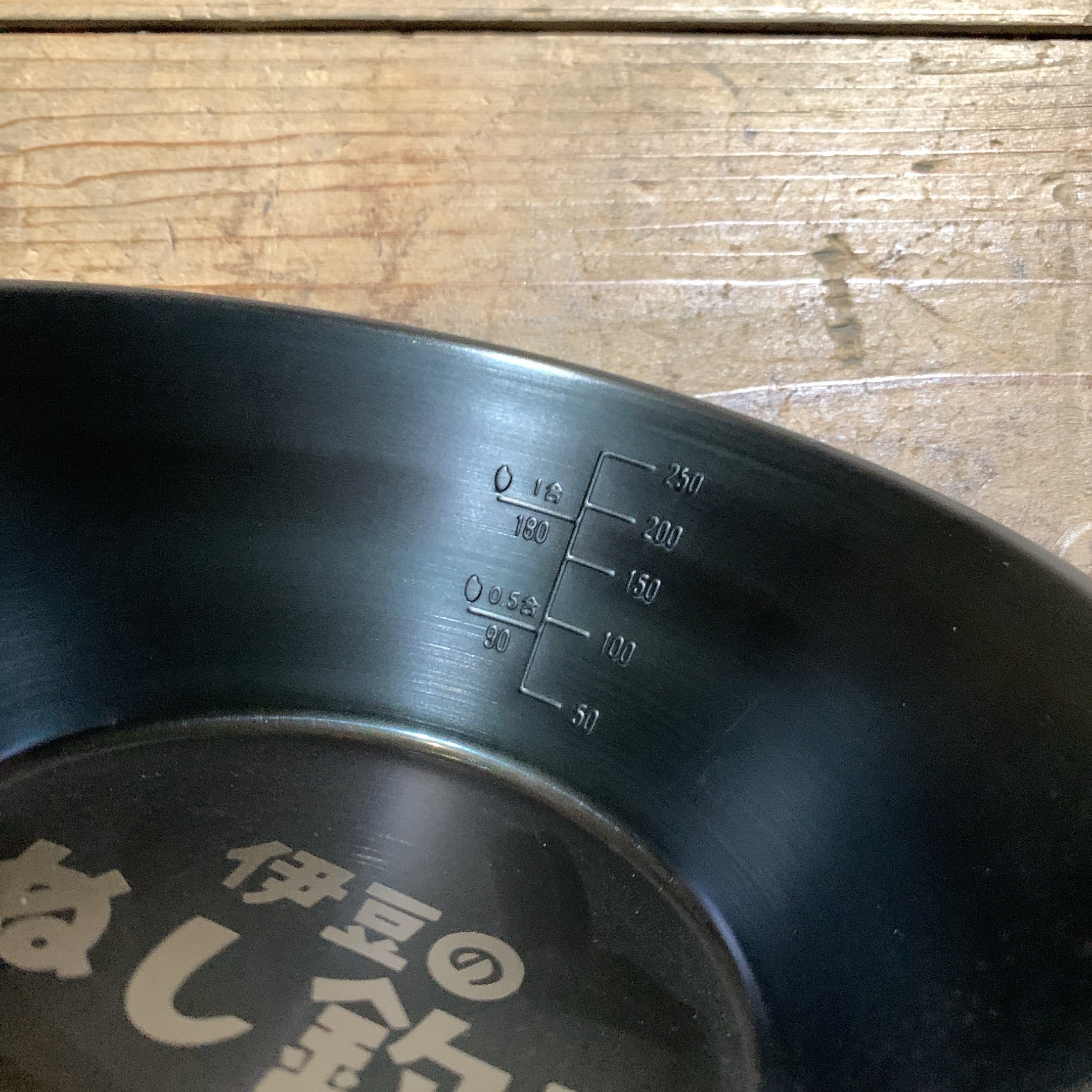 HILLS FIELD 黒酸化浅型シェラカップ 伊豆のぬし釣りロゴ | Camp Shop