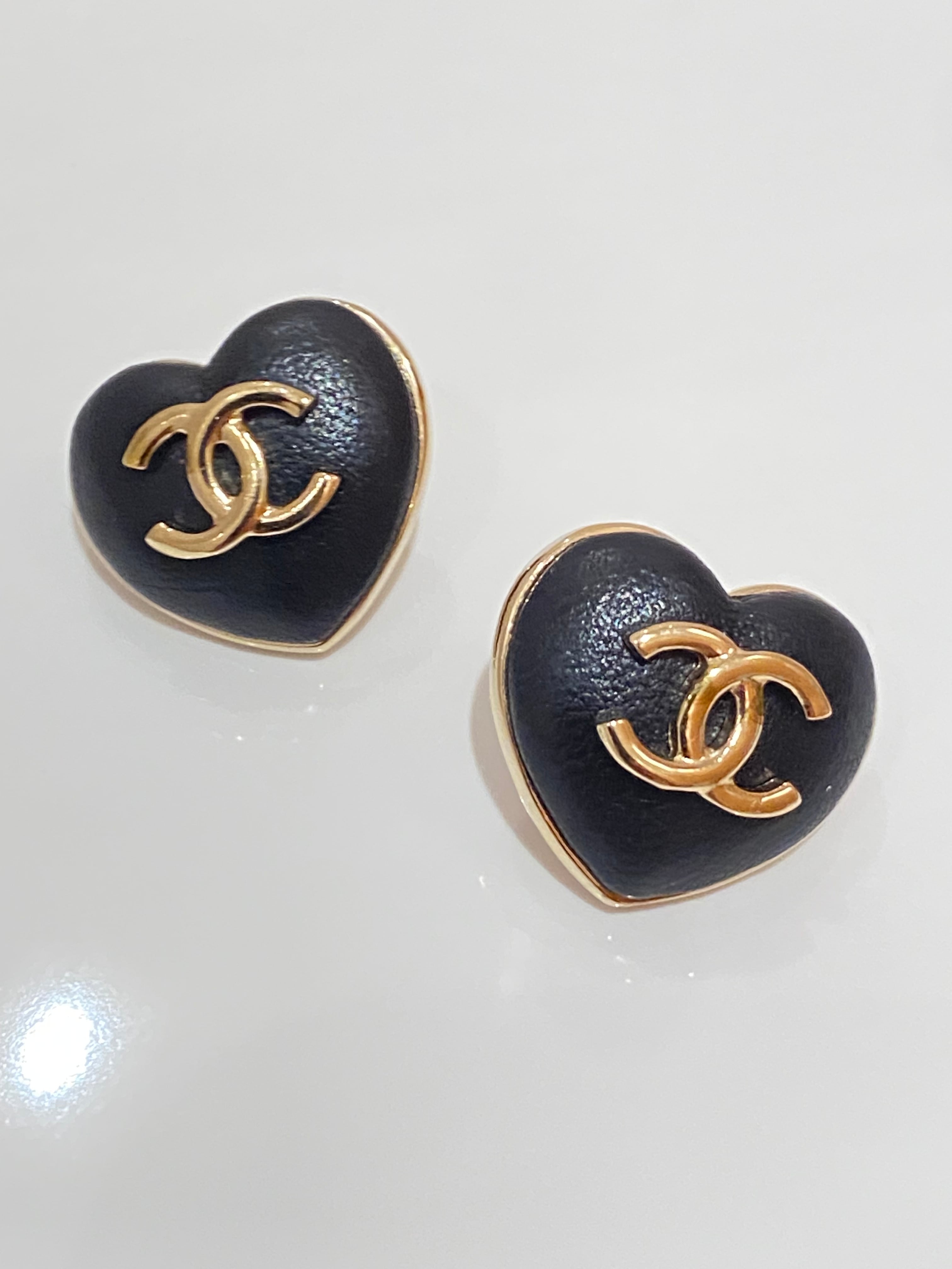 CHANEL ピアス ハート レザー ココマーク 22年モデル | Shelly Vintage