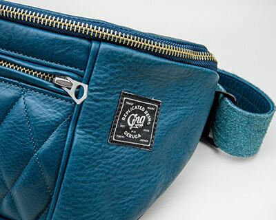 LEATHER SLING BAG ＜QUILT POCKET＞ (BLUE) / GERUGA | CROSS ROAD BLUES