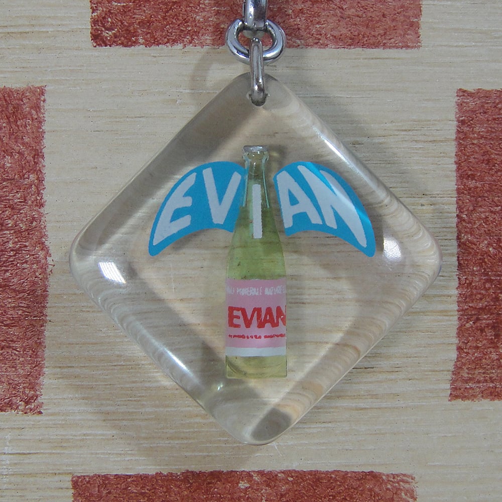 フランス EVIAN［エビアン］ ミネラルウォーターボトル広告 動く