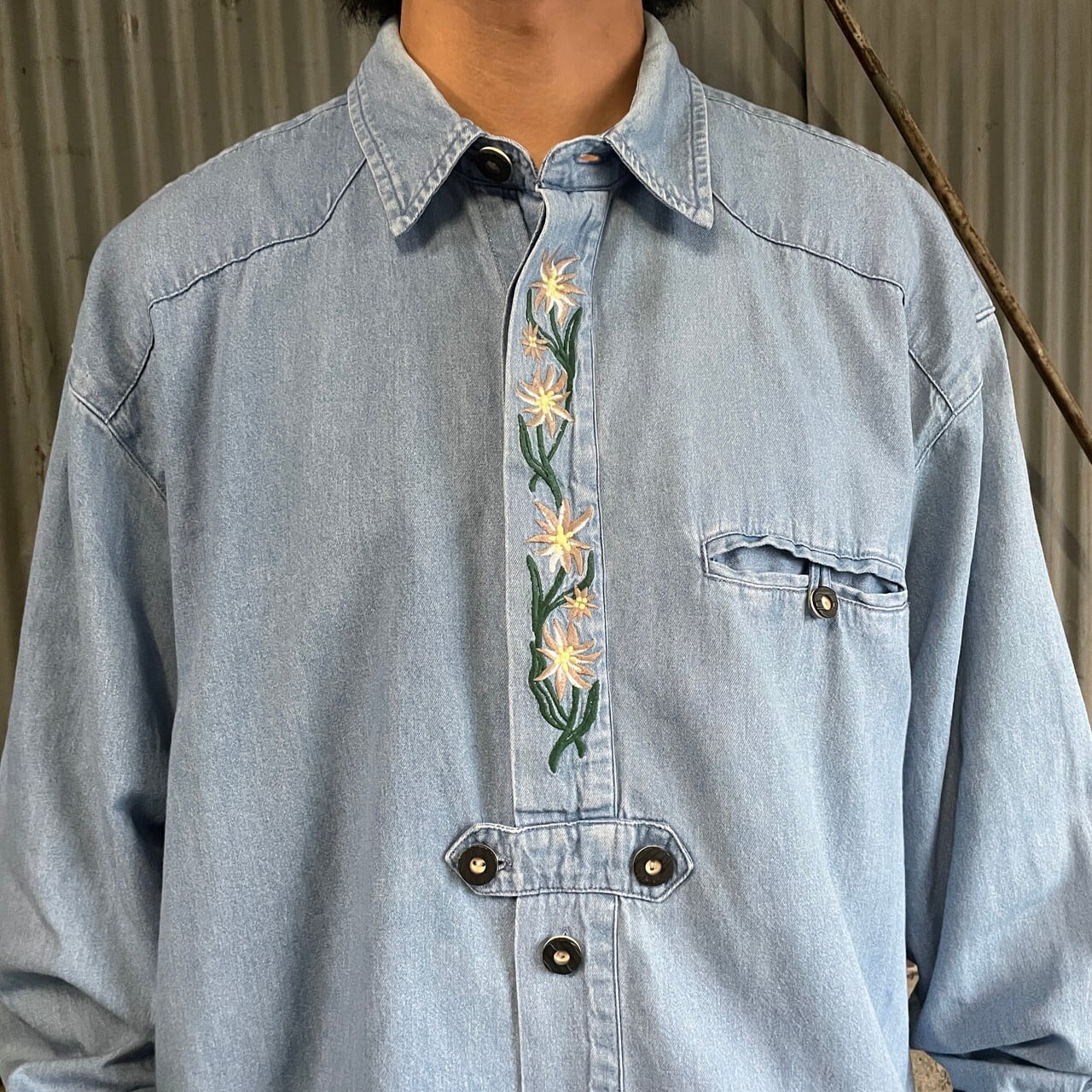 刺繍デザイン 長袖デニム チロリアンシャツ メンズXL相当 ユーロ