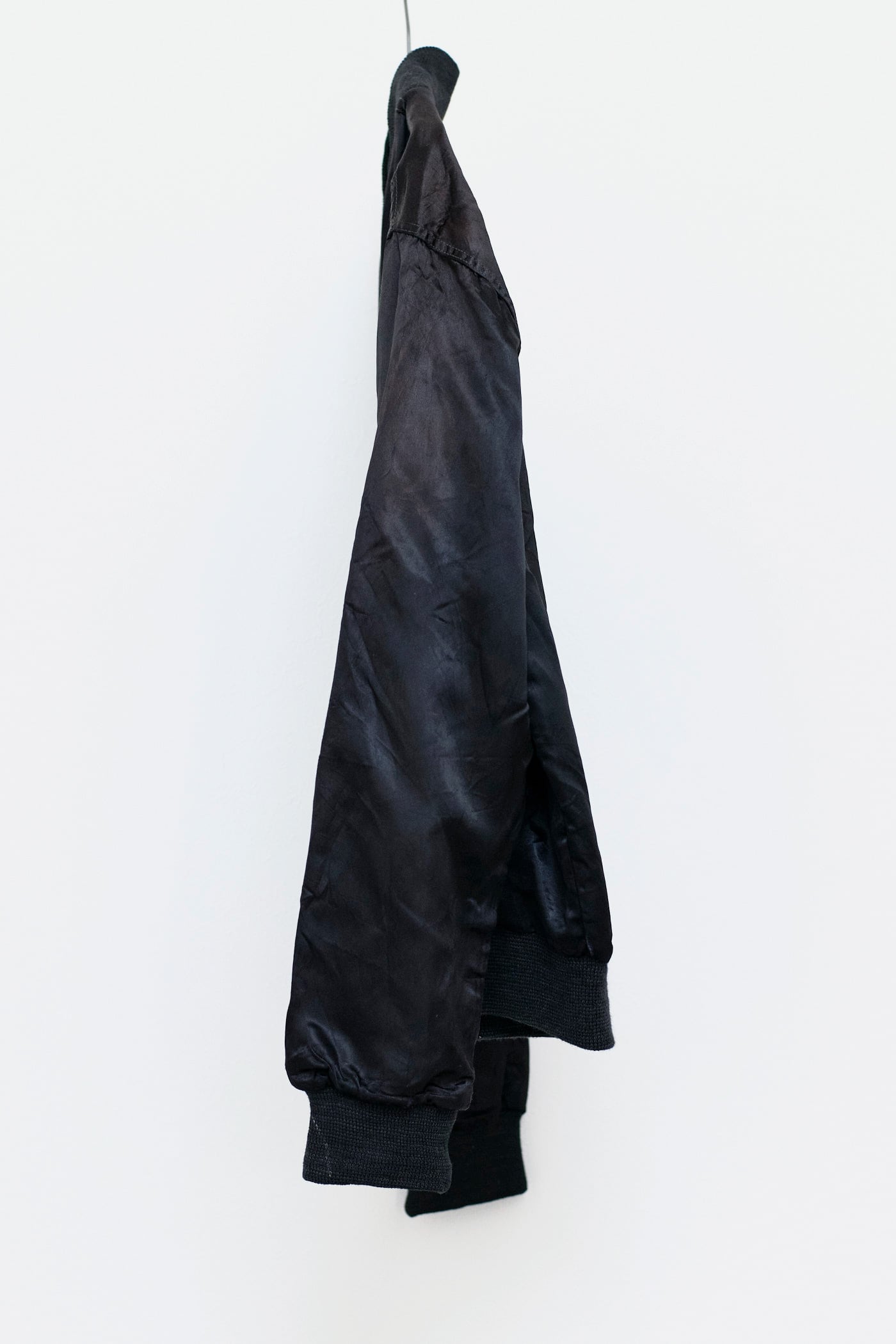 80s MTV LOGO BLACK EMBROIDERY SATIN JACKET | Reben