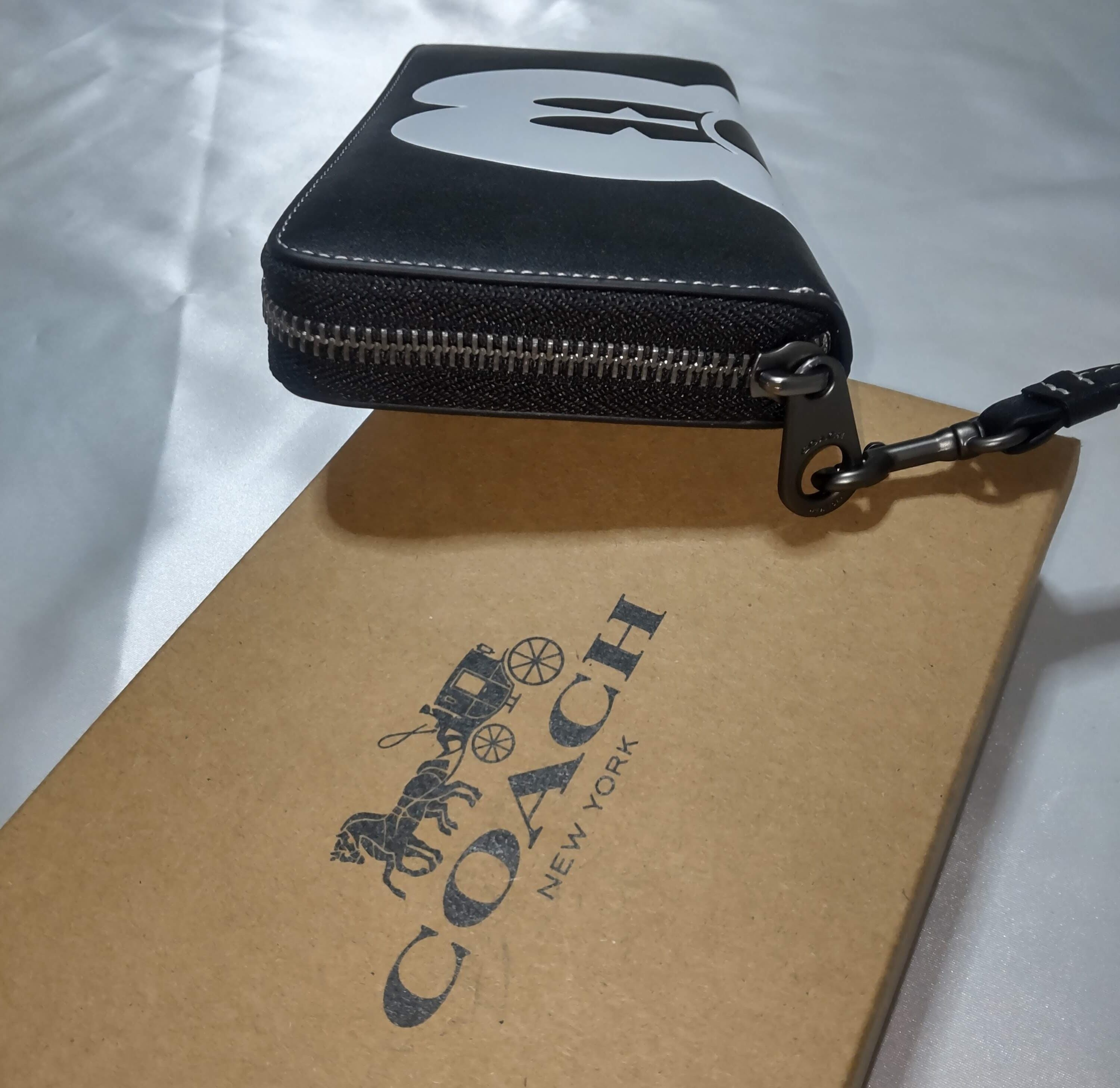 COACHコーチ ラウンドファスナー長財布 ディズニー ミッキーマウス