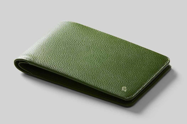 Travel Wallet – デザイナーズエディション | 保護機能搭載のレザー