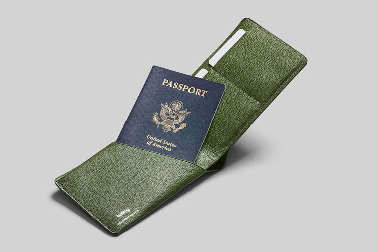 Travel Wallet – デザイナーズエディション | 保護機能搭載のレザー