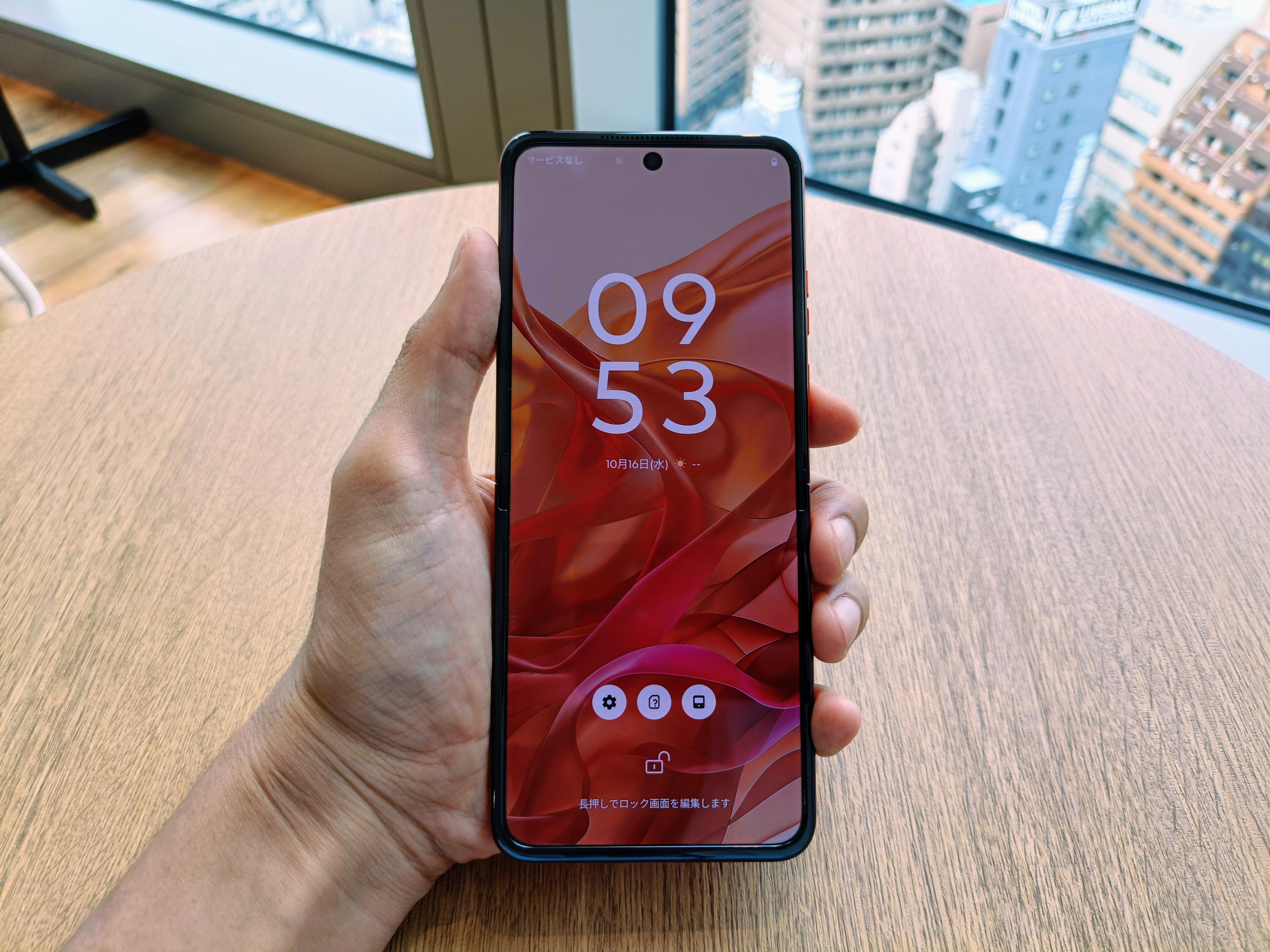 motorola最新の折りたたみスマホ「razr 50」をレビュー！シリーズ最高