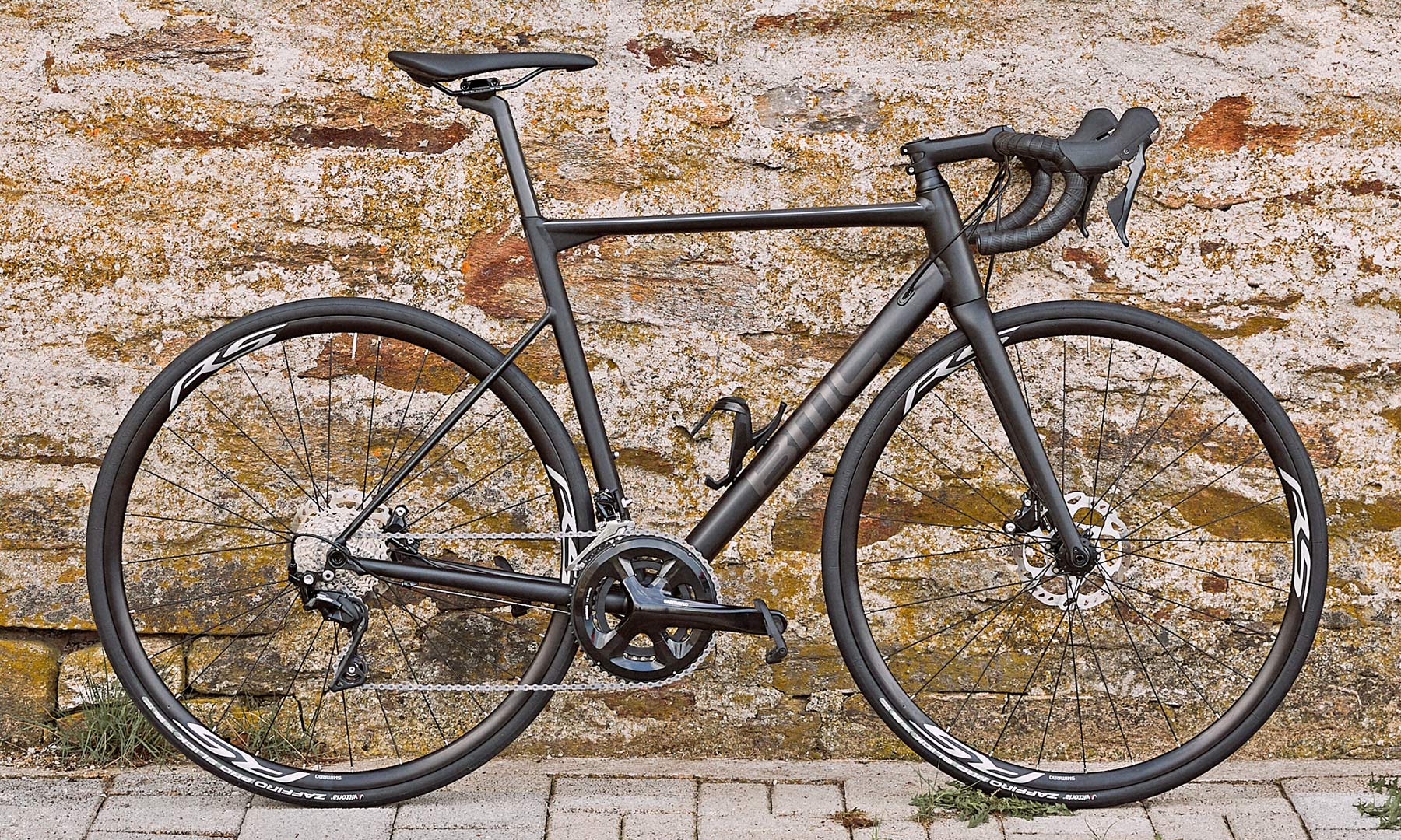 BMC Teammachine ALR brings fast, rim or disc road performance in