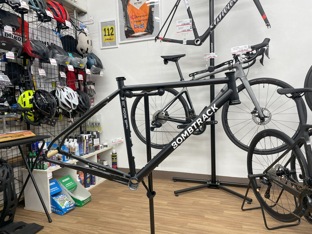 BOMBTRACK(ボムトラック) HOOK EXT フレームセットが入荷しました