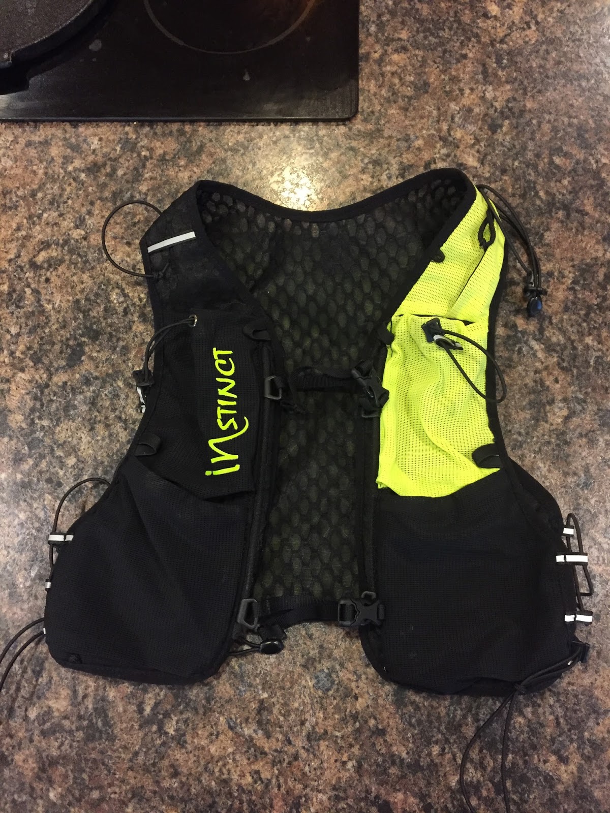 Road Trail Run: InStinct Evolution Trail Vest - Light 7 liter Race